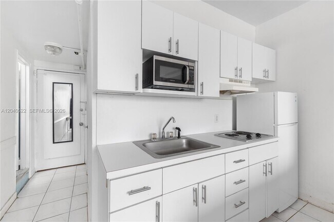 Building Photo - 255 W 24th St