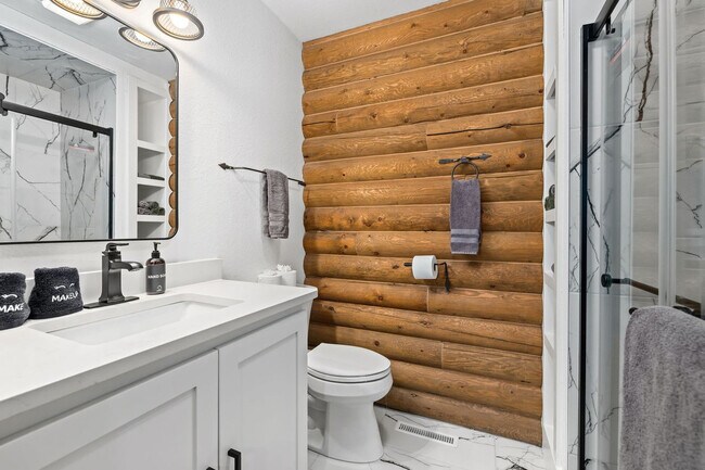 Building Photo - 19412 Pinecrest Ln