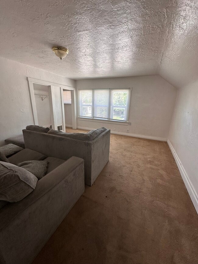 Building Photo - 1332 E 400 S