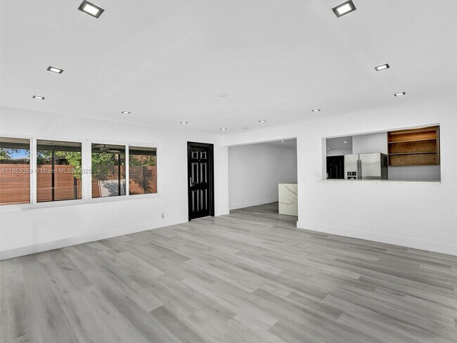 Building Photo - 2048 SW 37th Ave