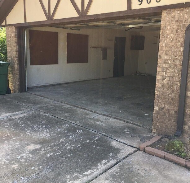 Building Photo - 908 Ranchoak Ct