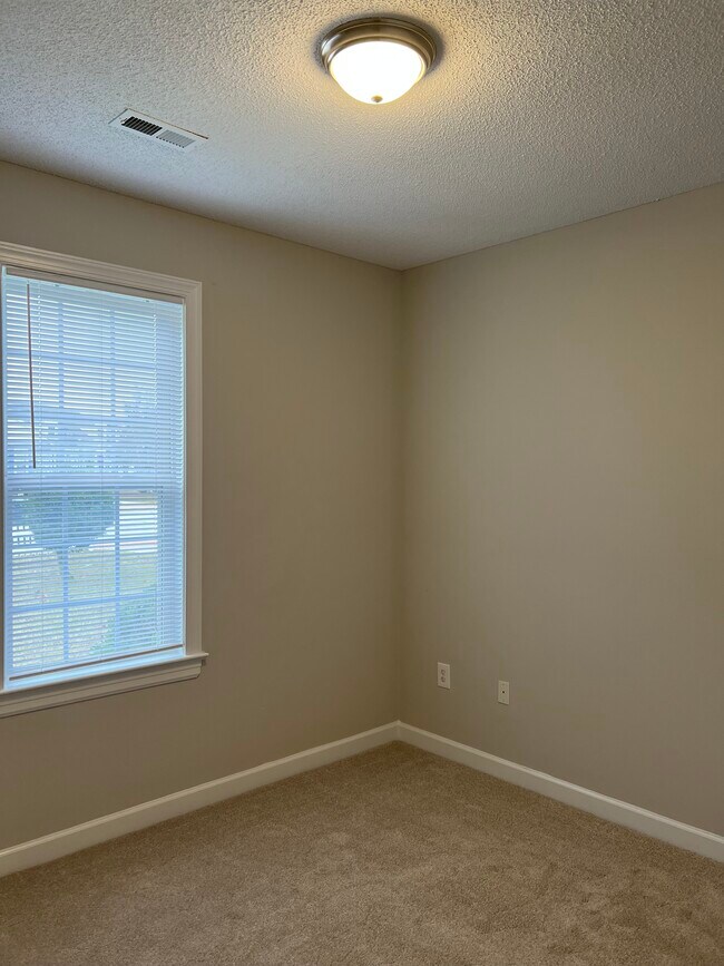 Building Photo - 3308 Whitlock Dr N