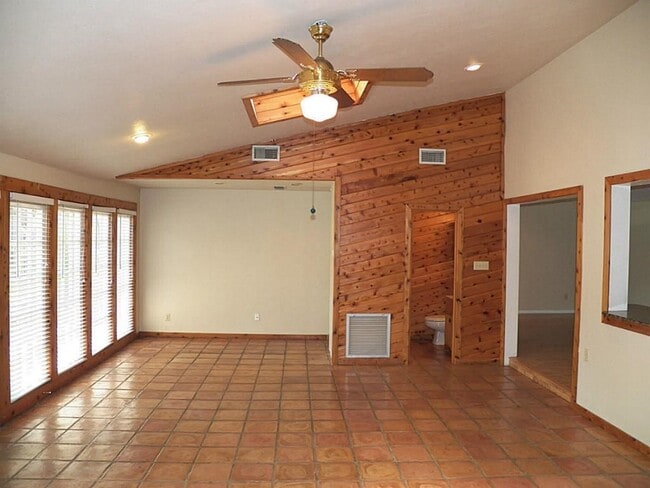 Building Photo - 1844 Rollingwood Dr