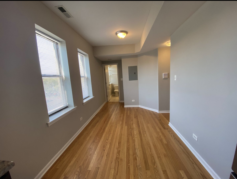 Living Room - 2807 W Lawrence Ave