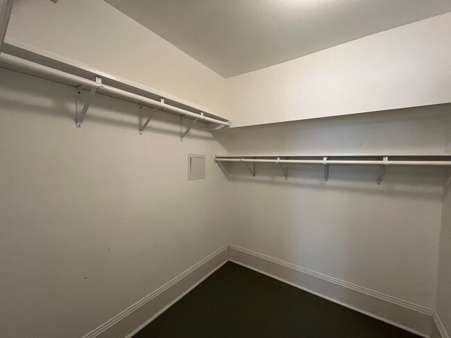 Building Photo - Charming 3 Bed 3.5 Bath home in Southwest ...