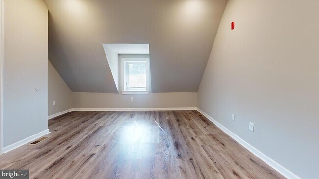 Building Photo - 2217 N 33rd St
