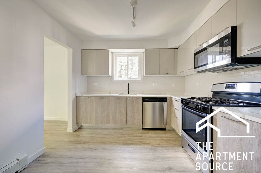 Building Photo - 7521 N Sheridan Rd