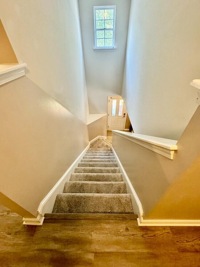 Building Photo - 9 Stonefield Ln