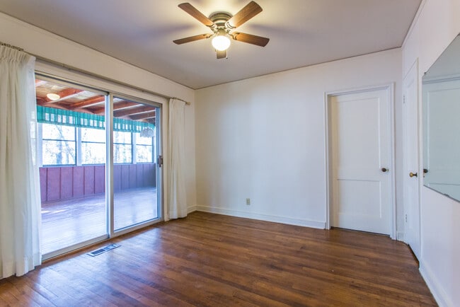 Building Photo - 2457 Jefferson Terrace