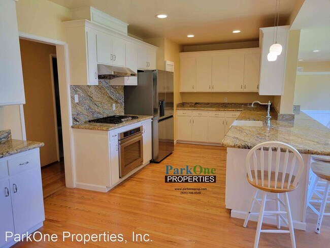 Building Photo - 3 br, 1.5 bath House - 3272 Sun Valley Avenue
