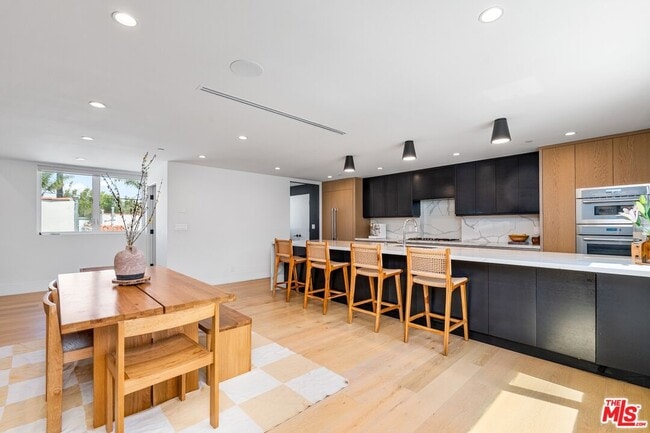 Building Photo - 656 California Ave