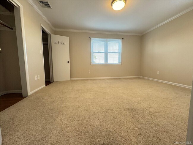 Building Photo - 14 Summit Ave