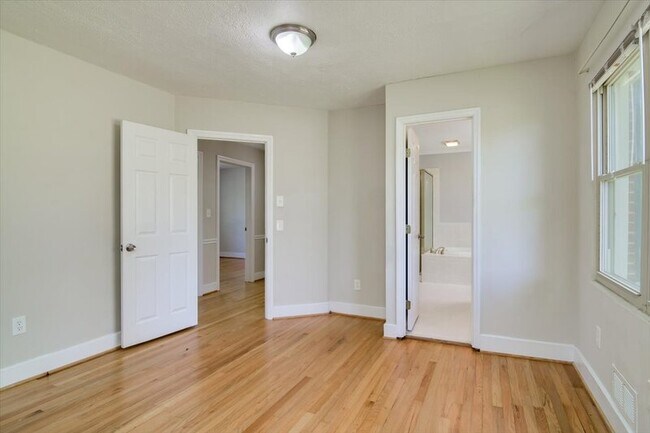 Building Photo - 427 Ashland Dr