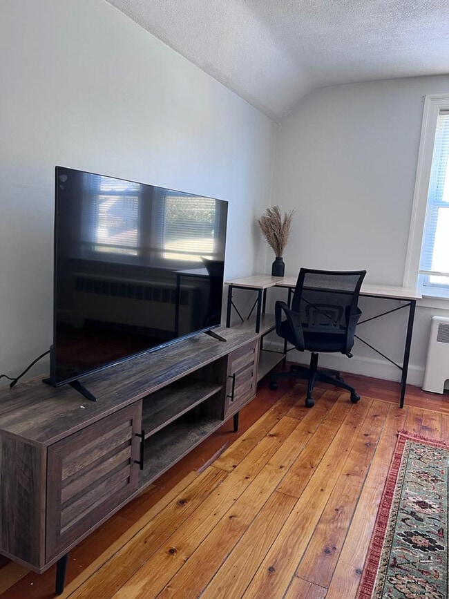 Building Photo - 665 Mendon Rd