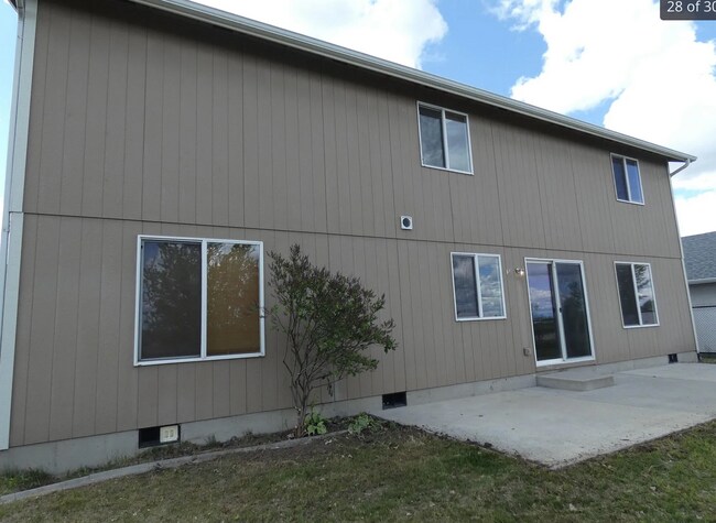 Building Photo - Spacious 4 BR/ 2.5BA