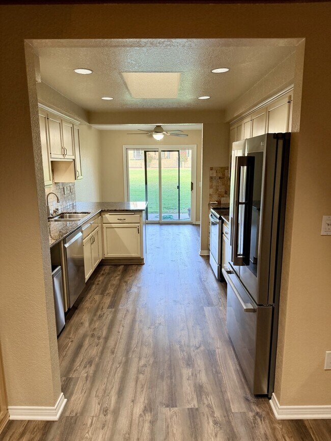 Building Photo - 38441 Oaktree Loop