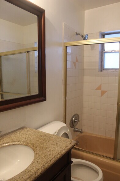 Primary Photo - 20600 NW 7th Ave