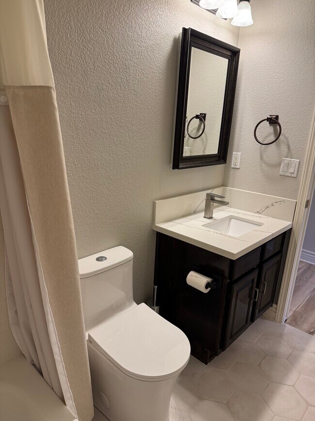 Building Photo - 1361 Elges Ave