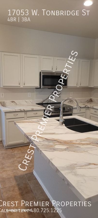 Building Photo - 17053 W Tonbridge St