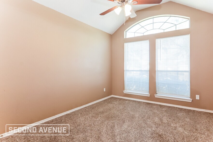 Building Photo - 616 Elm Falls Pl