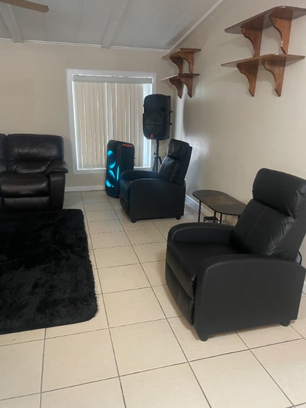 Building Photo - 2111 S 248th Ave