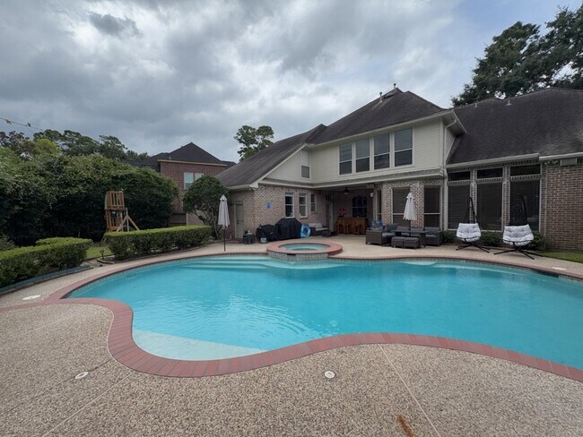 Building Photo - 16410 Emilia Ct