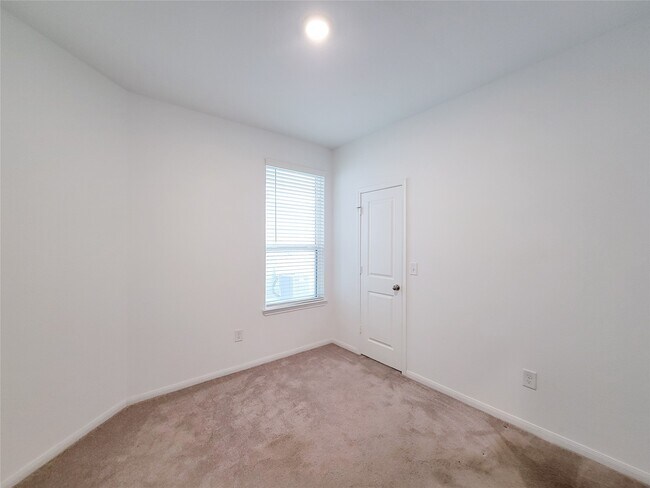 Building Photo - 17986 Plow Beam Dr