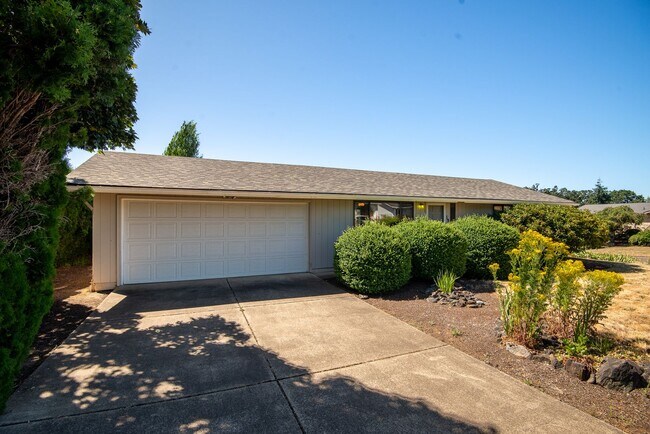 Building Photo - Fern Court Duplex