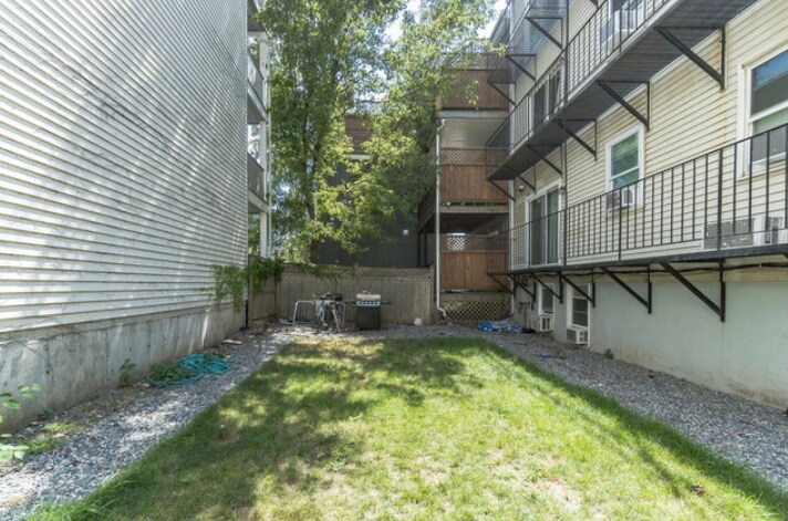 Building Photo - 204 H St