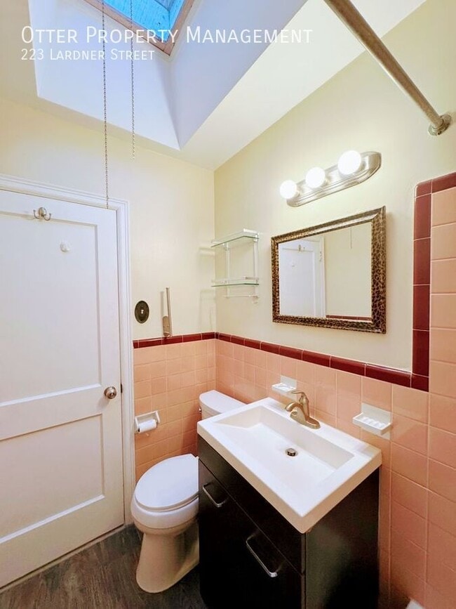 Building Photo - 223 Lardner St