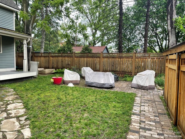 Building Photo - 438 3rd St