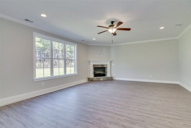 Building Photo - 302 Huntley Loop