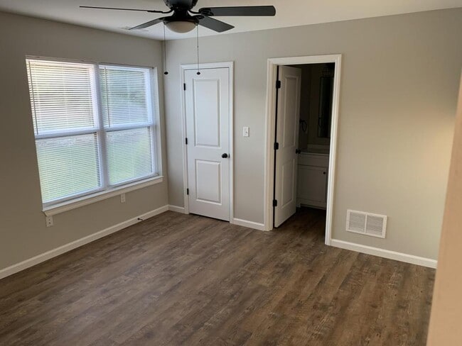 Building Photo - 911 Boulder Creek Estates