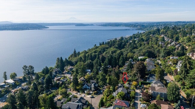 Building Photo - 4Bd/2.75Ba Seattle House
