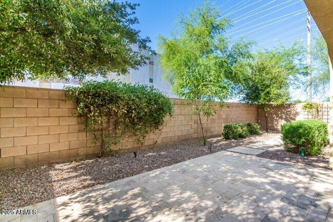 Building Photo - 290 E Indigo Dr