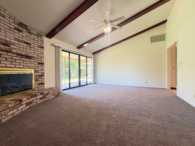 Building Photo - Spacious 4 Bedroom Home in Quiet Galt Neighborhood