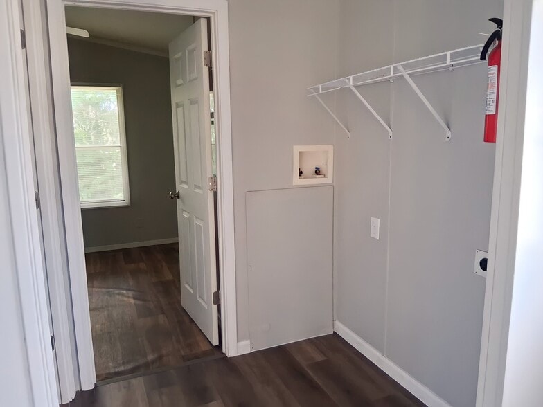 Building Photo - 14 Deerwood Park