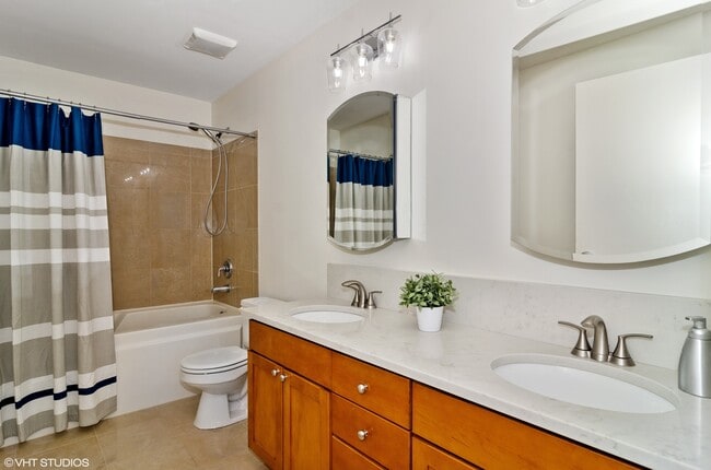 Building Photo - 600 W Drummond Pl