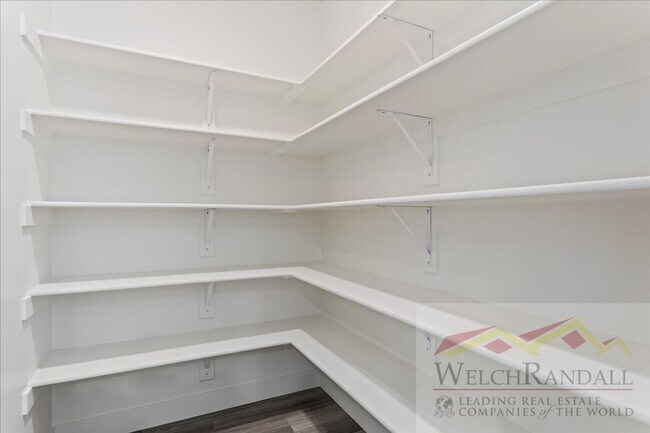 Building Photo - Beautiful 3 Bed 2.5 Bath Townhome in West ...