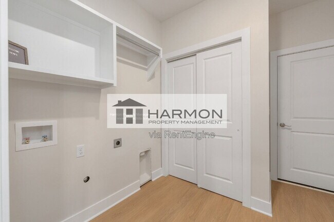 Building Photo - 2112 N Reece St