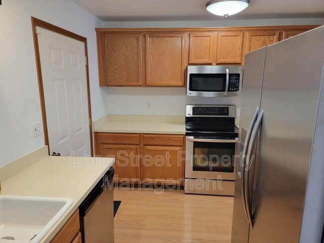 Building Photo - 3121 NE Flintlock Pl