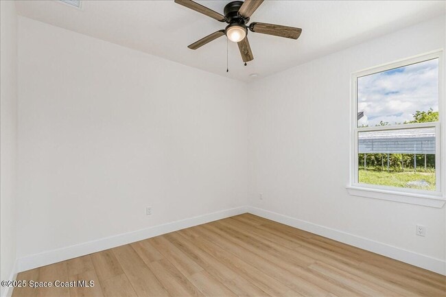 Building Photo - 176 Sunset Dr