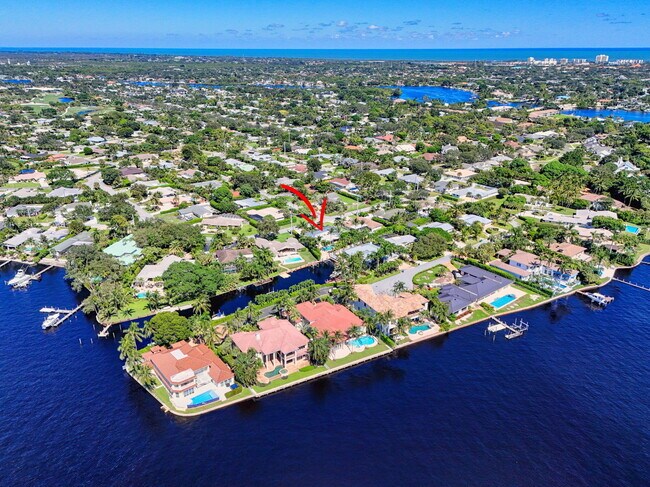 Building Photo - 15 River Dr