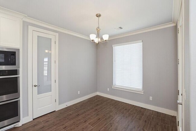 Building Photo - 9240 Highland Springs Dr