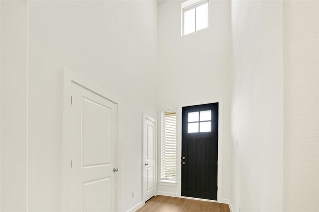 Building Photo - 31819 Autumn Spur Ln