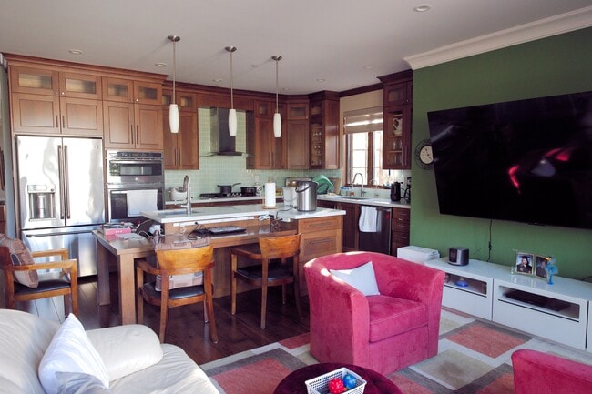 Building Photo - 1215 Altamead Dr