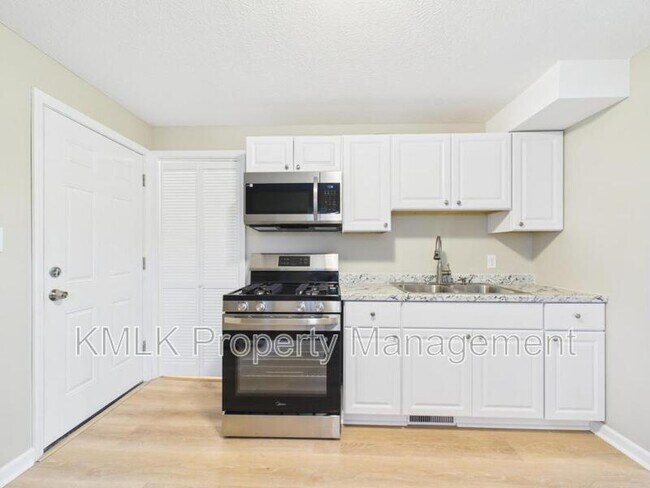 Building Photo - 9042 Maple Grove Rd