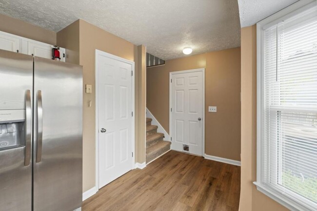 Building Photo - 709 Sandburg Pl