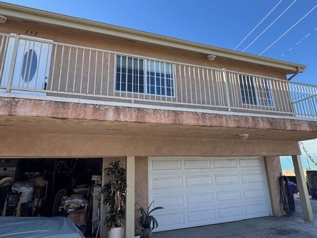 Building Photo - 253 E Plymouth St