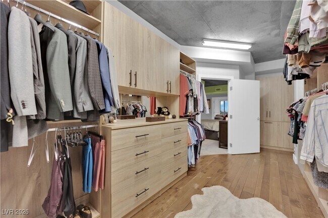 Building Photo - 360 E Desert Inn Rd